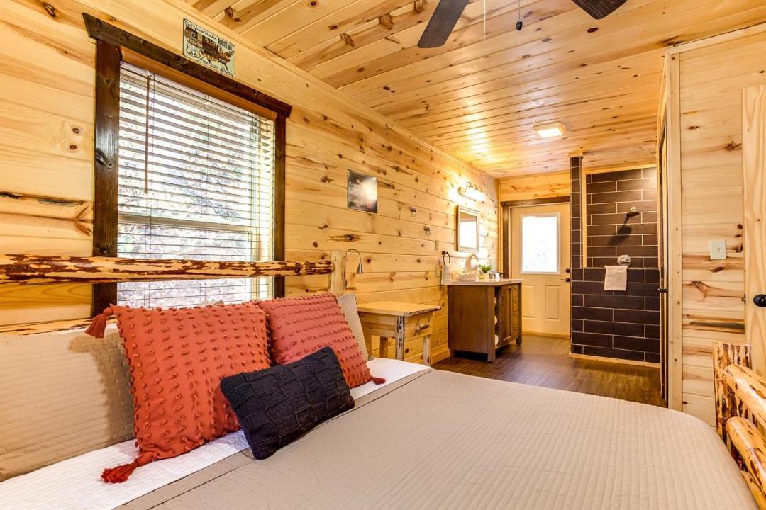 Route 66 Cabin Pigeon Forge Phòng bức ảnh