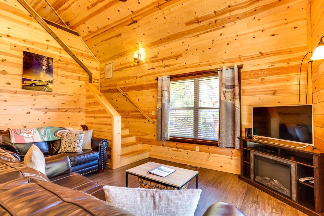 Route 66 Cabin Pigeon Forge Phòng bức ảnh