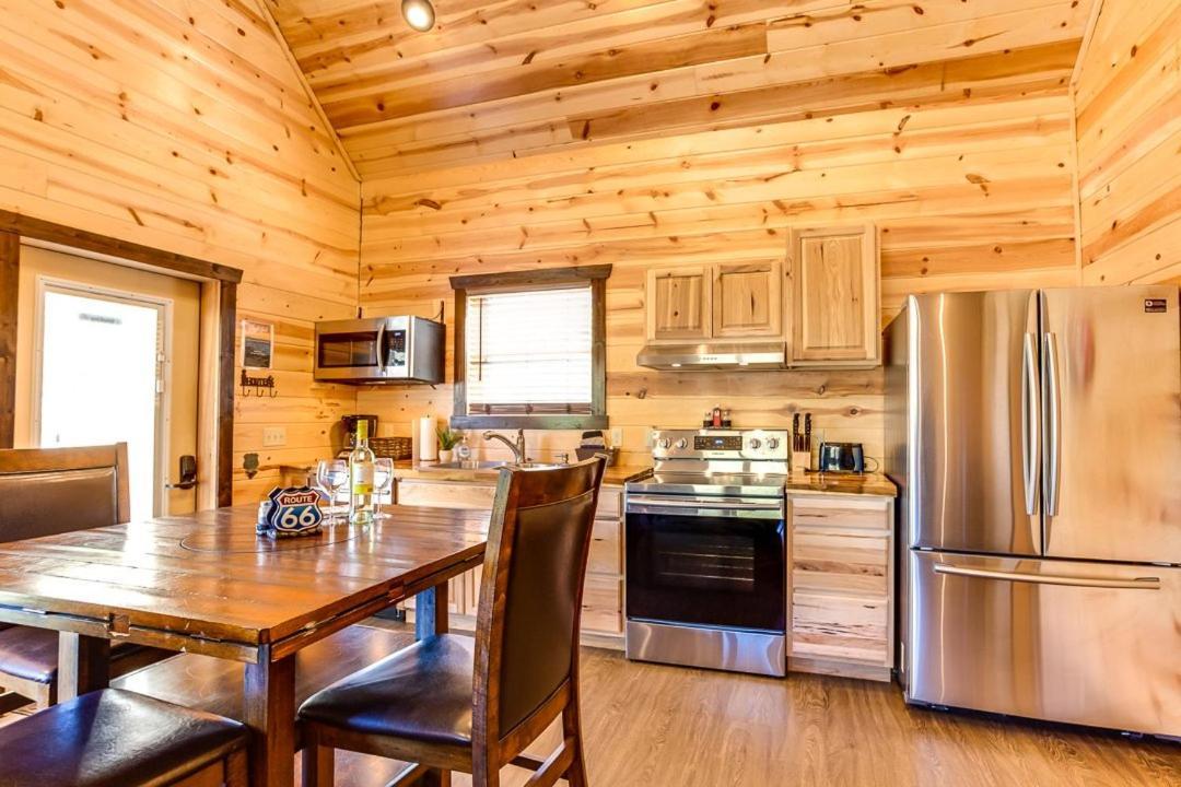 Route 66 Cabin Pigeon Forge Phòng bức ảnh