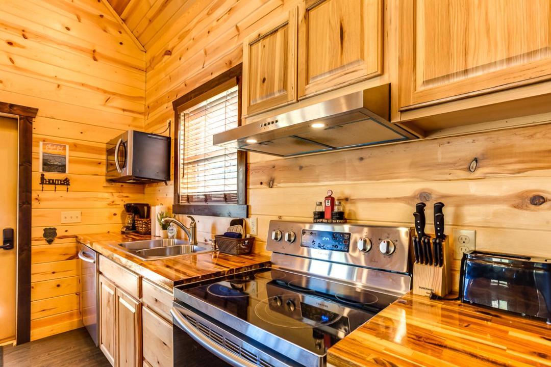 Route 66 Cabin Pigeon Forge Phòng bức ảnh